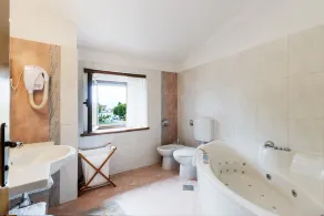 NEU !!!Liebevoll restauriertes Haus mit privatem Pool und Wasserfall - Image 2