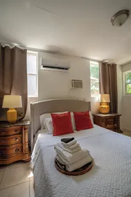 Suarez Art Stay Buena Vista Private Rooms, Free Parking - Image 5