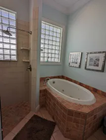 Fully Equipped 3/3 w/ hot tub 1 Mile To Beach - Image 5