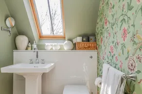 HONEYSUCKLE, pet friendly, luxury holiday cottage in Iden - Image 5
