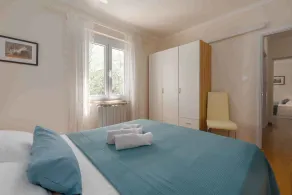 Holiday apartment with pool and beautiful garden - Image 4