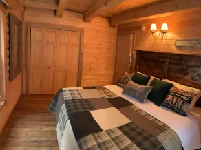 Log Cabin on Private Lakefront - Thunder Lake - Image 3
