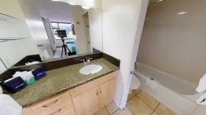 Updated 22nd Floor Waikiki Condo - Free parking & WiFi - Ideal for large family! - Image 4