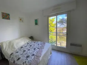 Appartement en résidence avec terrasse et parking - Image 3