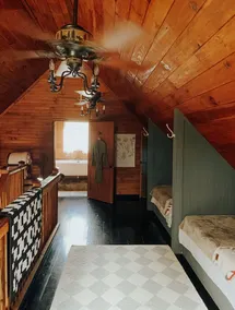 Simply sweet creekside cottage with loft - Image 4