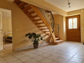Appartement 130 M² Cour Privative Ruisseau Sous Balcon - Image 2