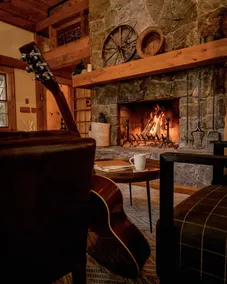 Deerwood Hill ~ après ski cabin • hot tub • fire pit • Stratton • Manchester - Image 3