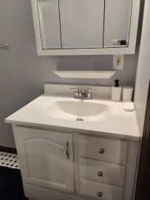 Comfortable private unit with hot tub and free parking - Image 3