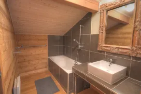 Chalet de charme au calme 15 pers 8 ch 8 sdb, sauna, village & télécabine à pied - Image 4