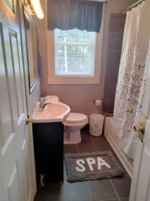 Birmingham's Spacious Uptown Family Retreat - Image 5