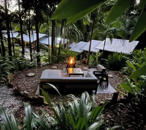 2 x queen bedrooms, 2 x ensuite's, 1 guest lounge, outdoor bbq kitchen and pool. - Image 2
