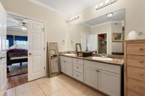 Paradise Island - 2BR/2BA Condo with Epic Views of Lake and Pool - Image 3
