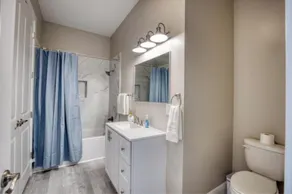 902 Howard Lofts - Image 3