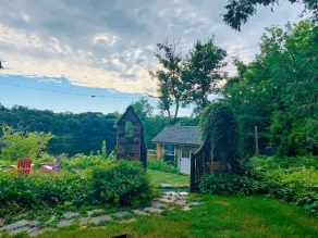 Tiny rustic cabin next to the Mississippi River - Image 4