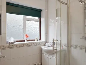 2 bedroom accommodation in Whitstable - Image 3