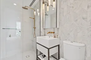 Chic 2-Bed with Free Parking in South Yarra - Image 3