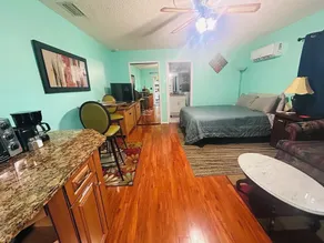 Private room centrally located in Melbourne - Image 4