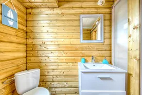 Chalet \"in Medoc 3\" with Private Garden & Wi-Fi - Image 4