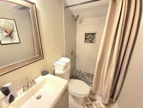 Charming Bungalow Minutes From Downtown Atlanta - Image 3