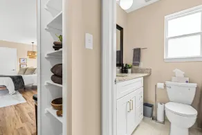 New! Comfy 1BR Upper Flat near Downtown Roseville - Image 4