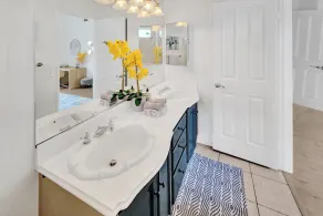 An Beautiful Designed Home in LA Suburb For Family - Image 4