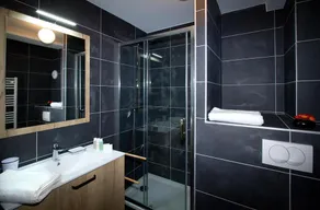 Bis 100m skipiste, 3te Etage, blick berg, schwimmbad, sauna, hammam, balkon, parkmöglichkeiten - Image 5