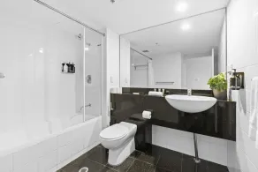 Bright Studio with Pool Access in Parramatta - Image 2