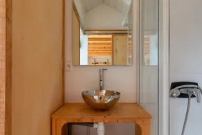 Tiny House 'Très Jolie Tout Confort' mit privater Terrasse, privatem Garten und WLAN - Image 3
