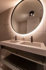 Modern 2BR Apartment in Rotterdam Centre - Image 2