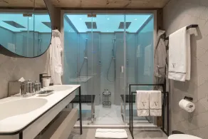 Luxus Chalet im Wallis mit Pool und Wellness - Image 3