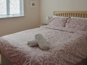 2 bedroom accommodation in Falmouth - Image 3