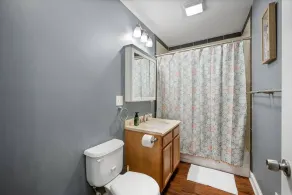 Stylish 5BRs Next to Expo Center & Near Stadium,2 Free parking - Image 3