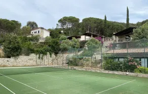 1 Bedroom Beach Front Apartment In Nisportino - Image 2
