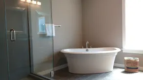 5 Schlafzimmer / 5. 5 Bäder, Neubau mit herrlicher Aussicht. - Image 3