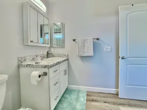 GORGEOUS 1 BED GUEST HOME - Image 3