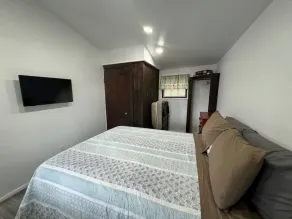 Lakefront Orange Cottage - Image 4