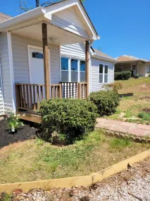 Cozy Cottage Close to Historic Downtown Newnan - Image 5