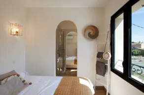 Arkitekthus i provencalsk landsbycentrum med opvarmet pool - Image 3