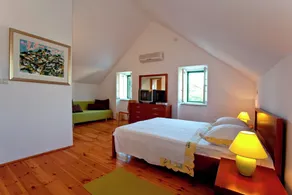 Villa com amplo jardim, piscina privada e vista maravilhosa de Sumartin, Brac - Image 4