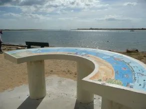 Charmerende lejlighed ved foden af ​​havvand, tæt på indkøbsmuligheder. - Image 4
