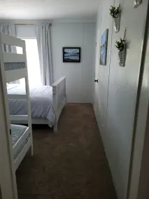Relaxing newly-renovated 3/2 lakeside retreat with private dock - Image 5