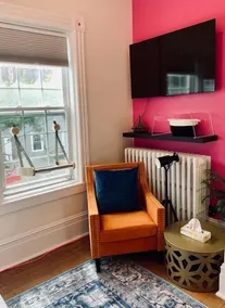 Pet-Friendly Space, King bed, Office - Image 2