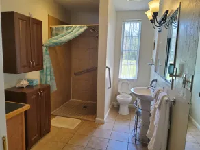 Beautiful country cottage with ease of access! Minutes to I-26, I-95 and Hwy 301 - Image 3