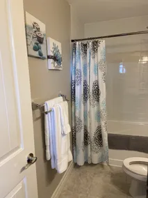 Izzy's Lookout Lake House - Spacious 2 bedroom house - Image 2