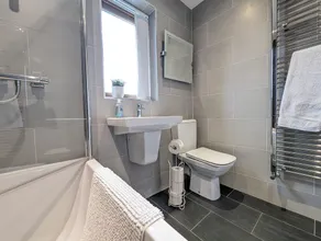 Dean House-Parking-Dog friendly-Kitchen-Contractors-Leisure-Fast WiFi - Image 5