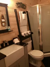 Private Secluded Cabin w/ wood burning fireplace and hot tub - Image 4