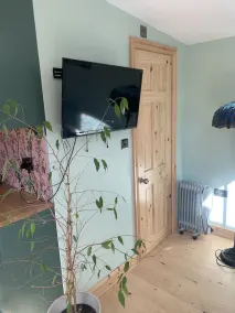 Cosy leafy cabin near city centre.  Free parking - Image 4