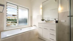 Kirra Beach House - relax in pool & sauna - Image 3