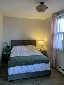 Cozy Lakefront Cottage - Image 3