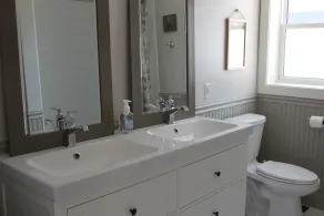 4-bedroom house in Stanhope - walk to the beach! - Image 3